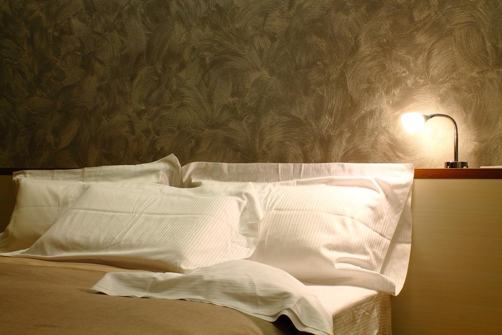 Bhl Boutique Rooms Legnano Exterior foto