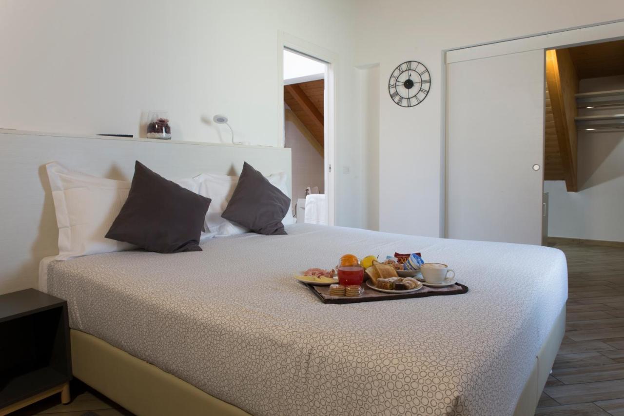 Bhl Boutique Rooms Legnano Exterior foto